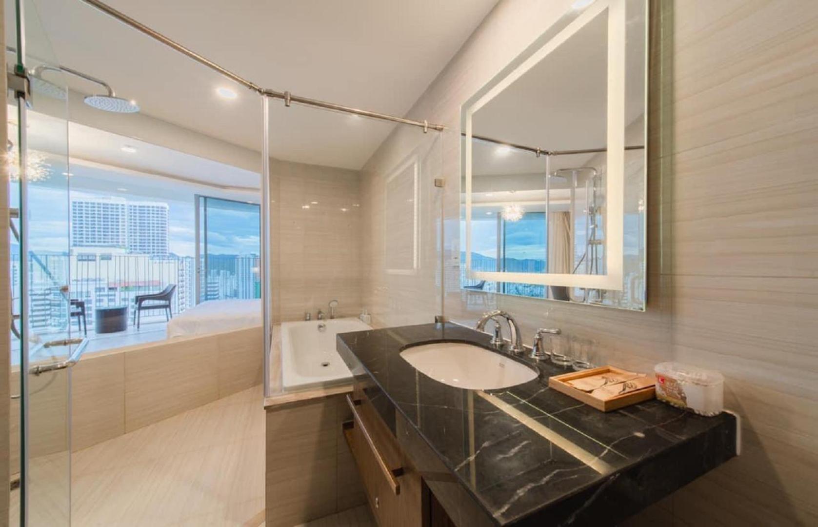 Homie Panorama Beachfront Residences Nha Trang Buitenkant foto